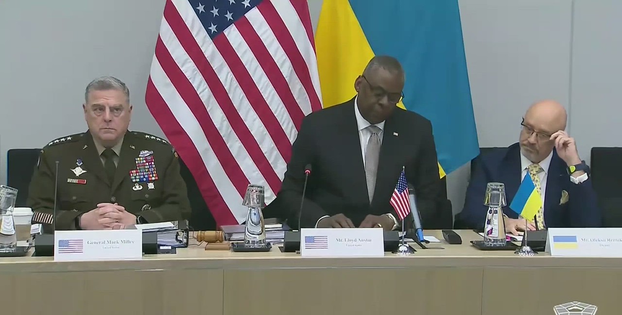 Austin Meets With Ukraine Defense Contact Group